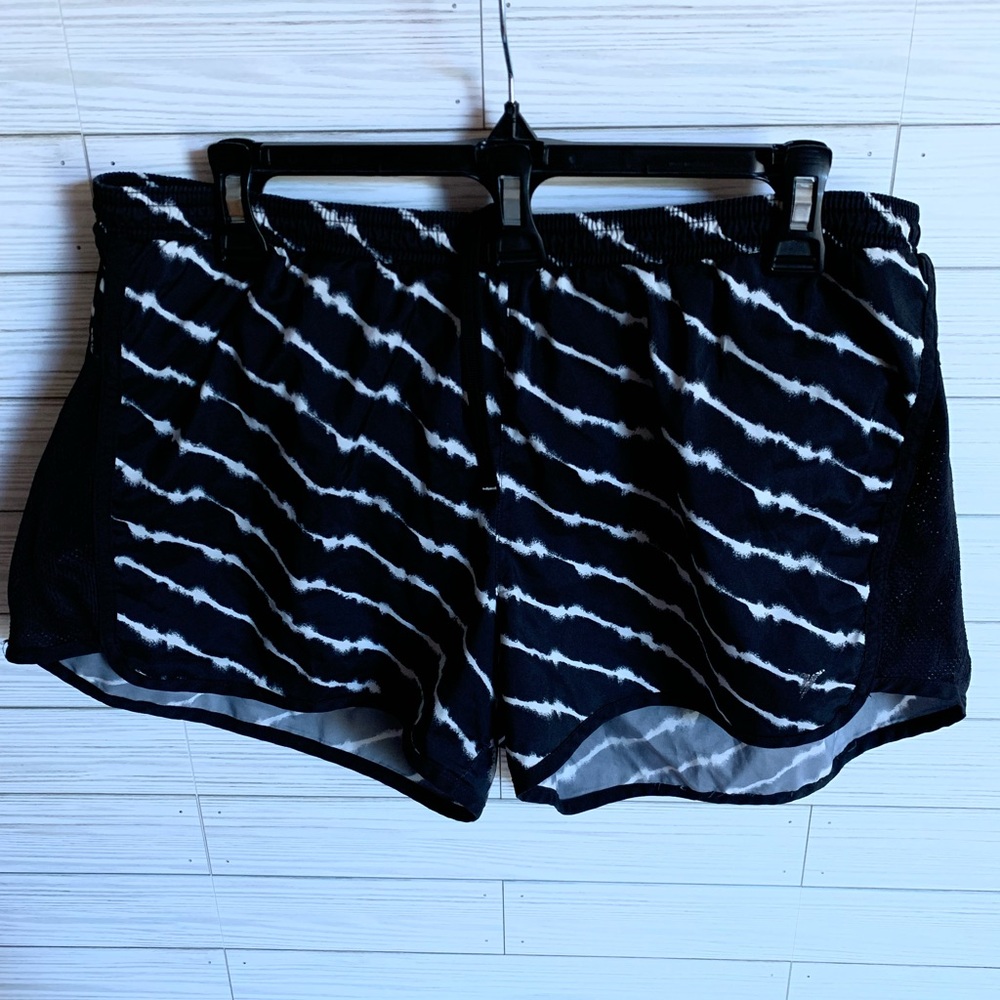 Old navy Women’s Black & White Patterned Athletic Shorts